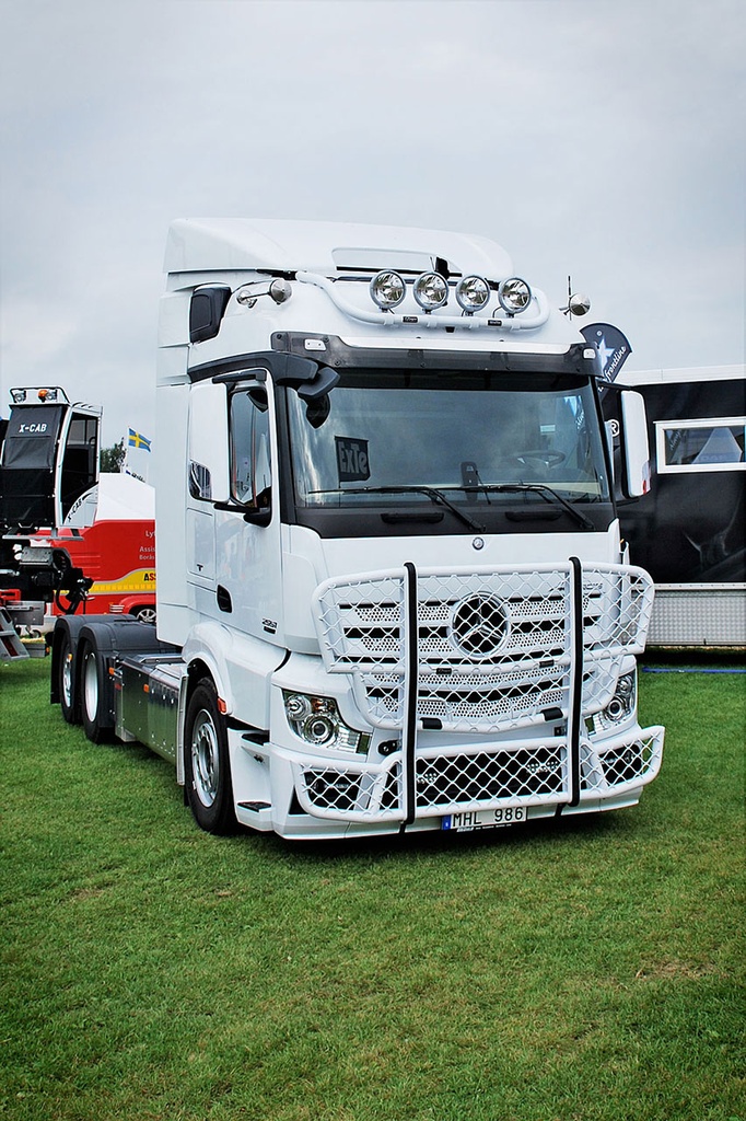 Trux Bullbar Highway Mercedes Benz Actros Streamspace 2300