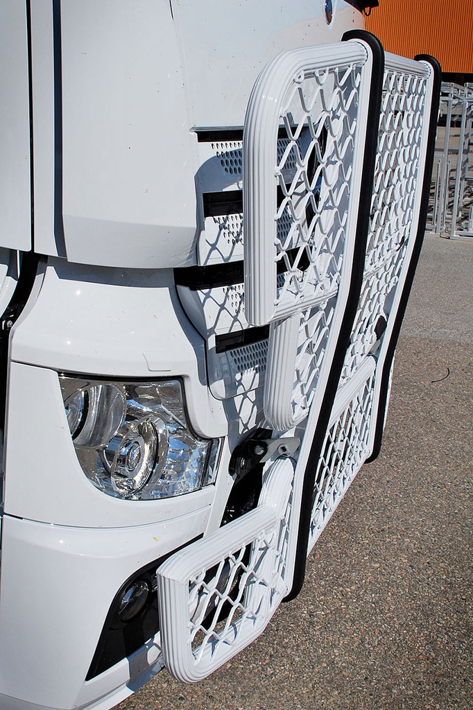 Trux Bullbar Highway Mercedes Benz Actros Streamspace 2300