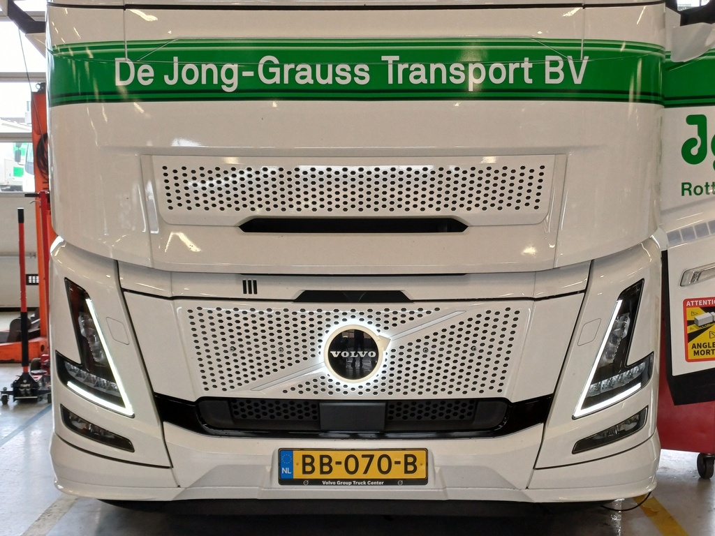 Dual Color LED Logo Lighting for Volvo FH Aero | 21cm
